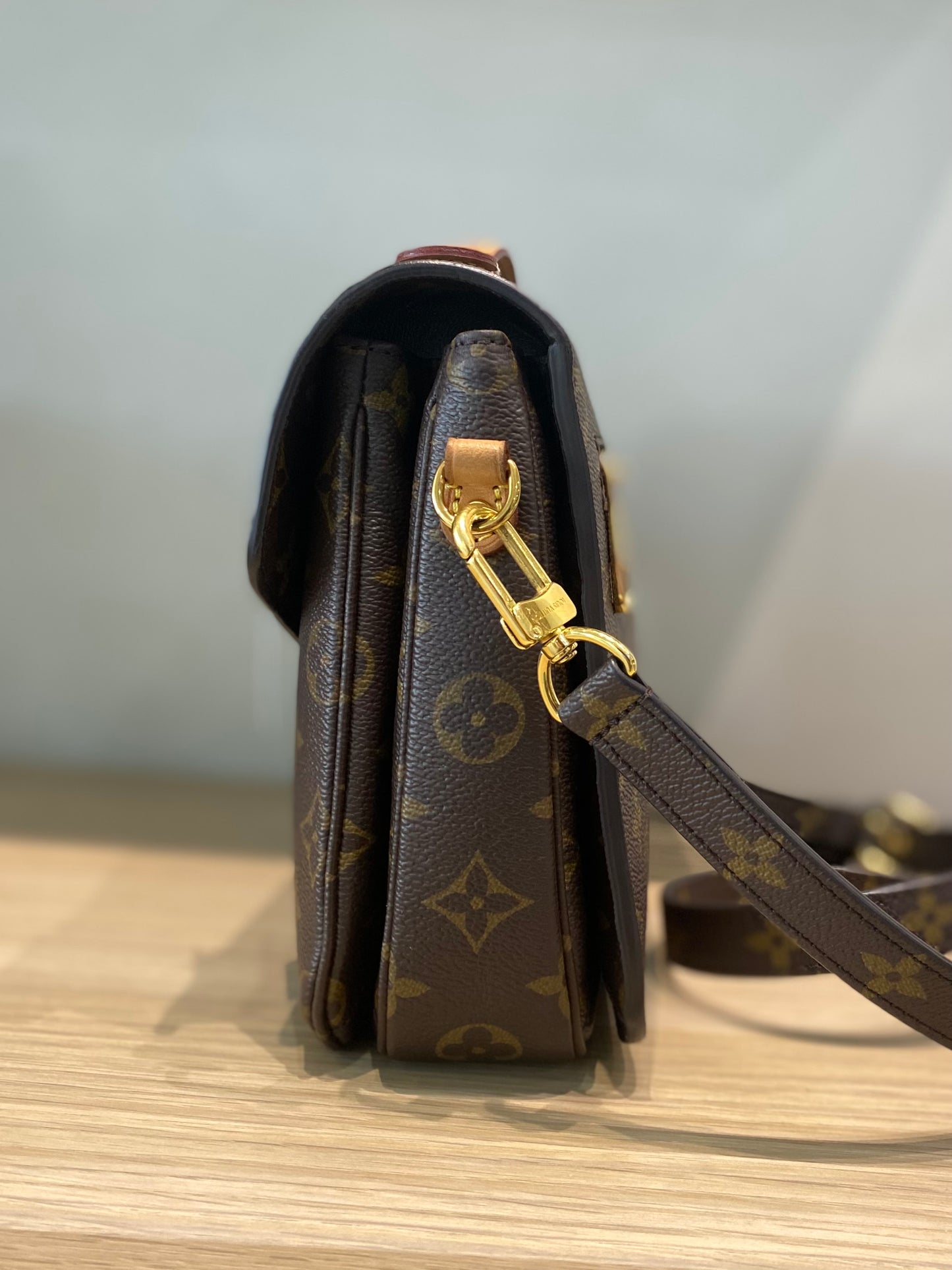 Louis Vuitton Pochette Metis