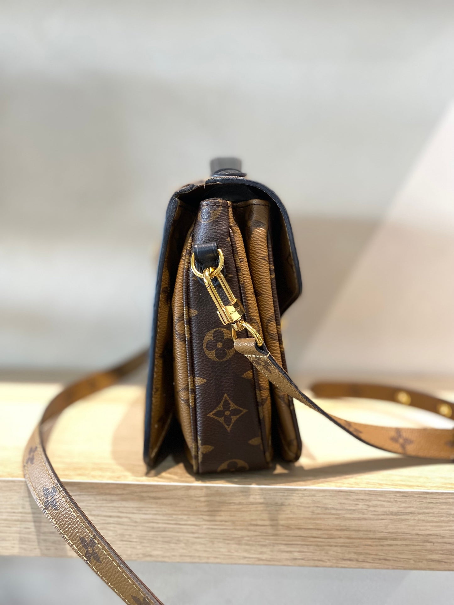 Louis Vuitton Monogram Pochette Metis Reversed