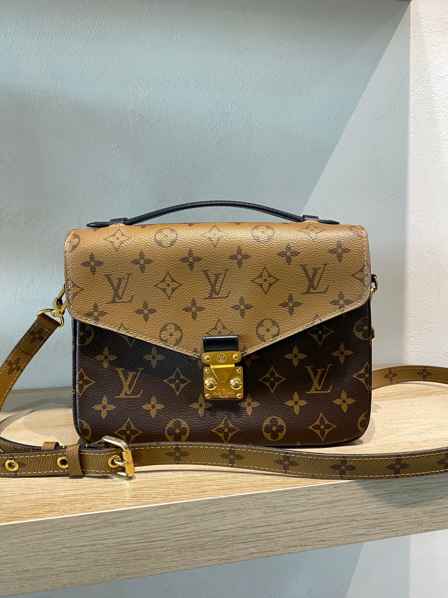 Louis Vuitton Monogram Pochette Metis Reversed