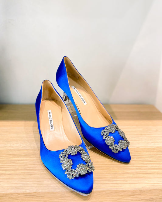 Manolo Blanhik Blue Satin Hangisi