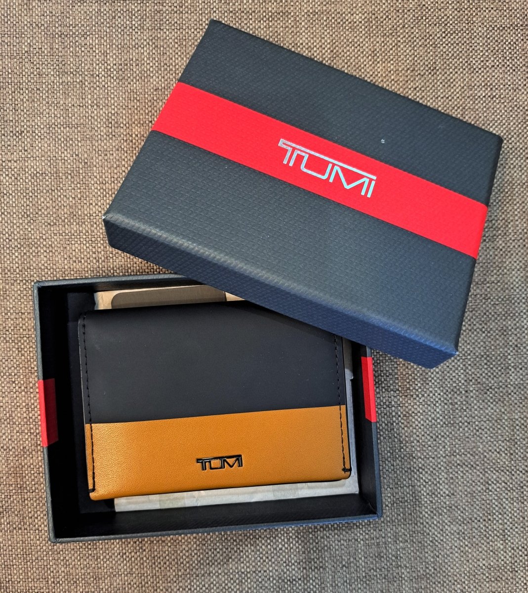 Tumi Nassau Gusseted Card Case Wallet - Élysée